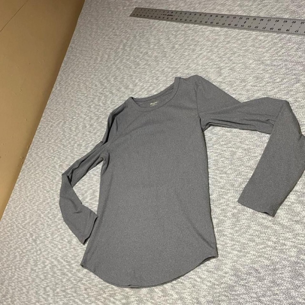 No Boundaries gray long sleeve T-shirt women M(8-10). SKU-B576#noBoundaries